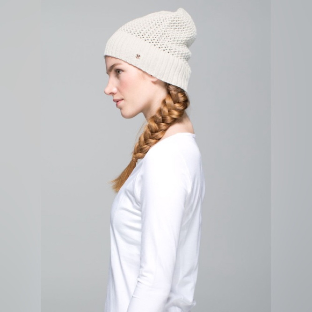 Lululemon mind your practice toque Crochet knit run hat